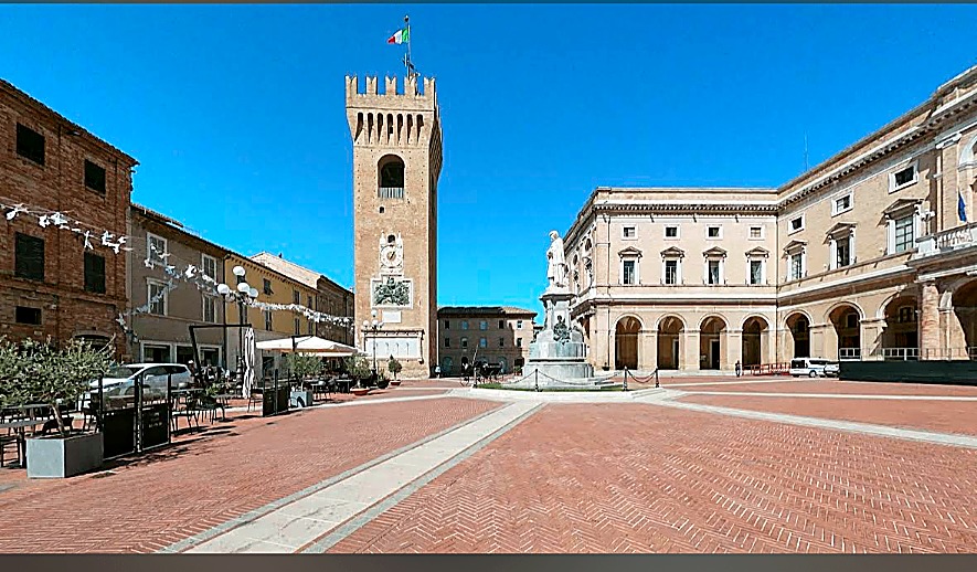 Veduta di Piazza Giacomo Leopardi a Recanati